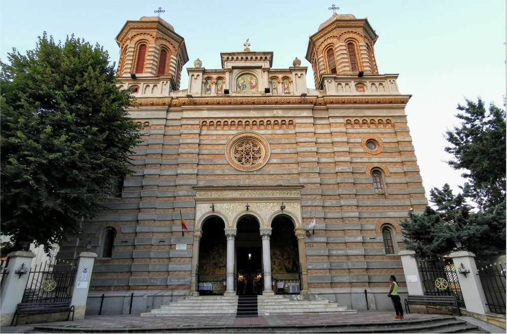 Catedrala și Mănăstirea „Sfinții Apostoli Petru și Pavel"